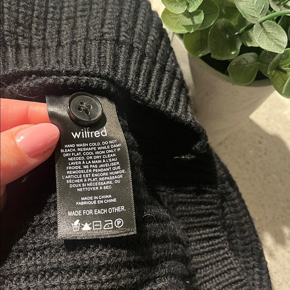 Wilfred Merino Wool Nextdoor Black Knit Cardigan Sweater from Aritzia Sz 2XS XXS - Picture 9 of 12